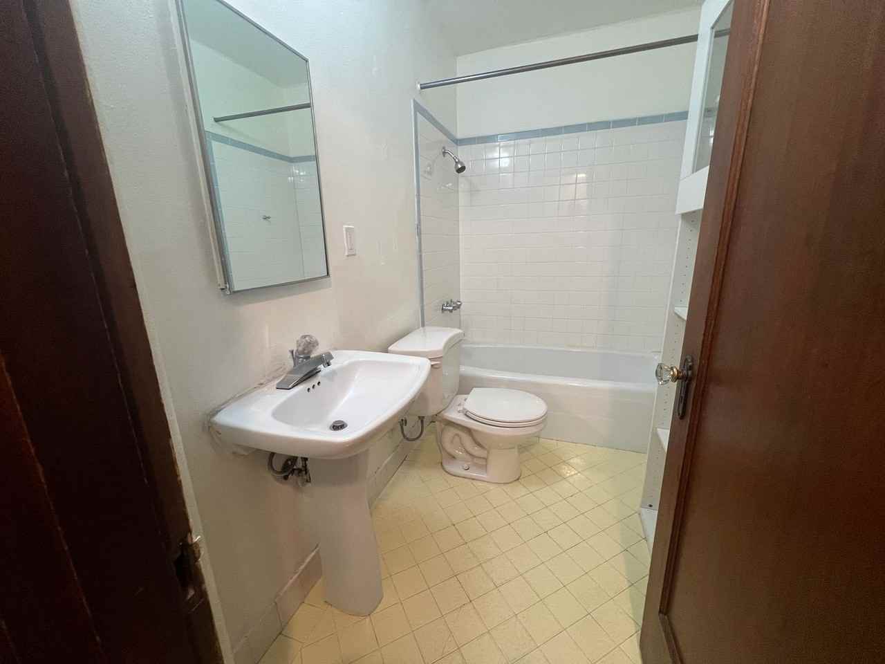 411 Boylston Ave E - Photo 7 of 22