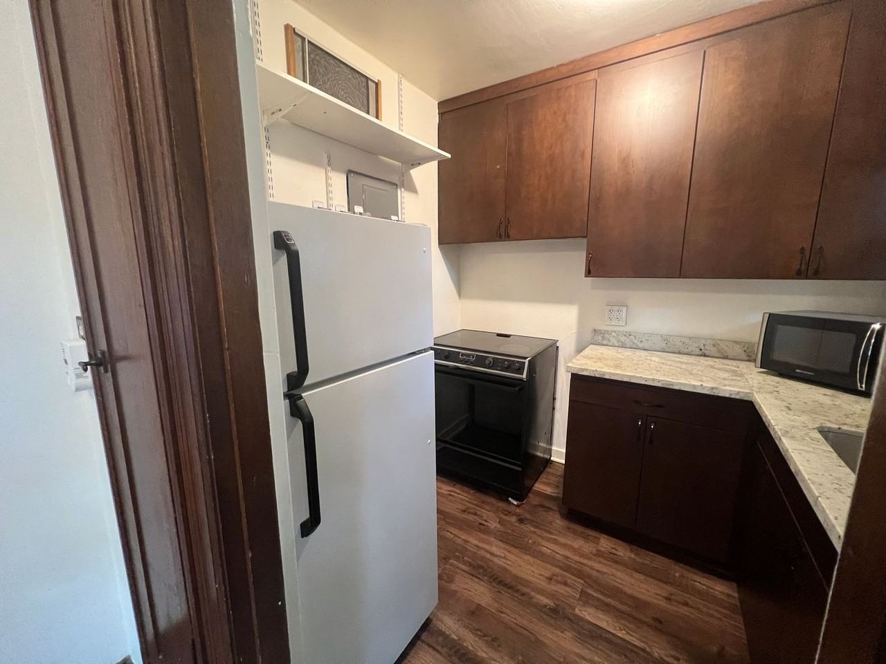 411 Boylston Ave E - Photo 5 of 22