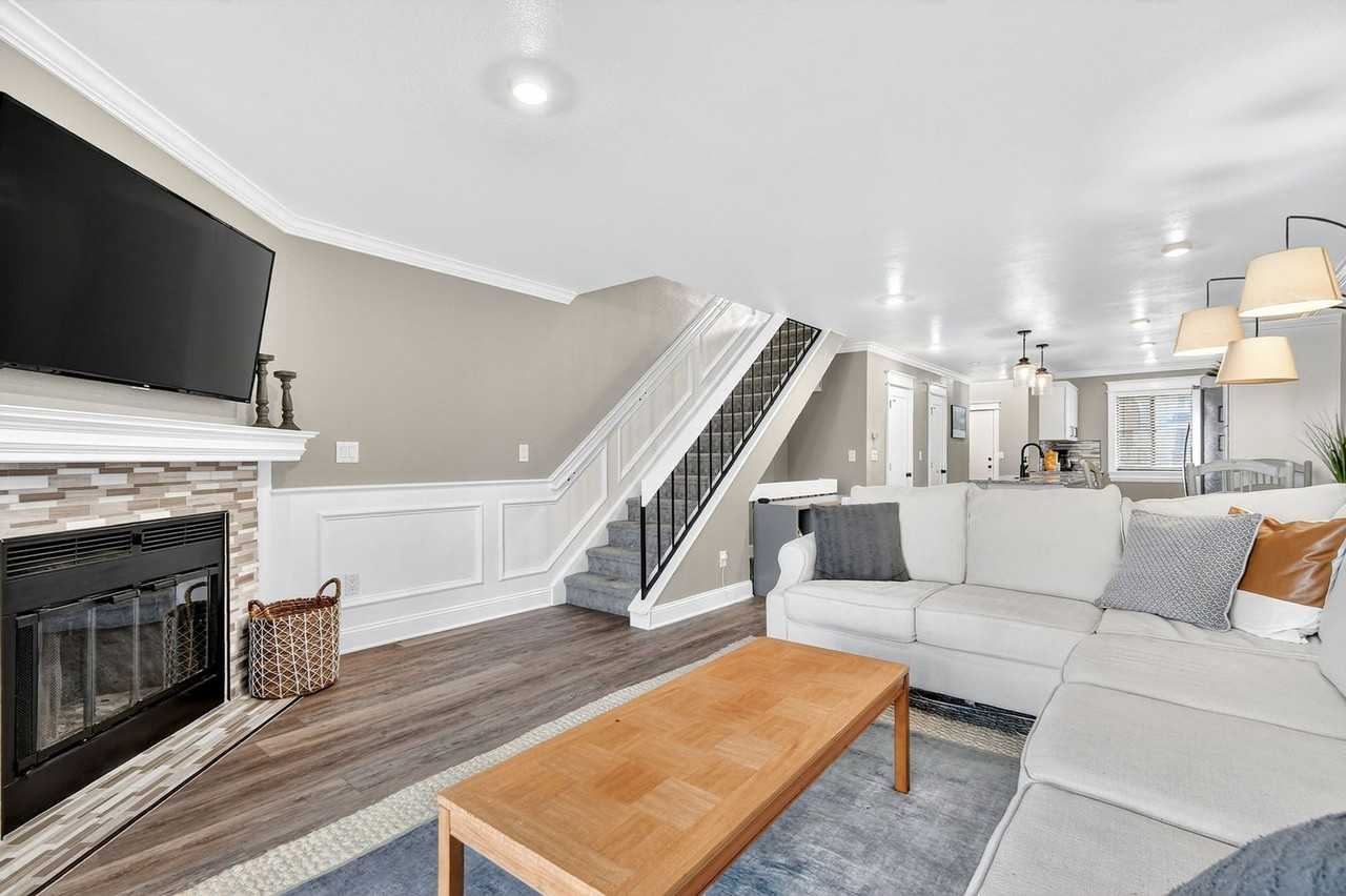 7474 E Arkansas Ave - Photo 3 of 46