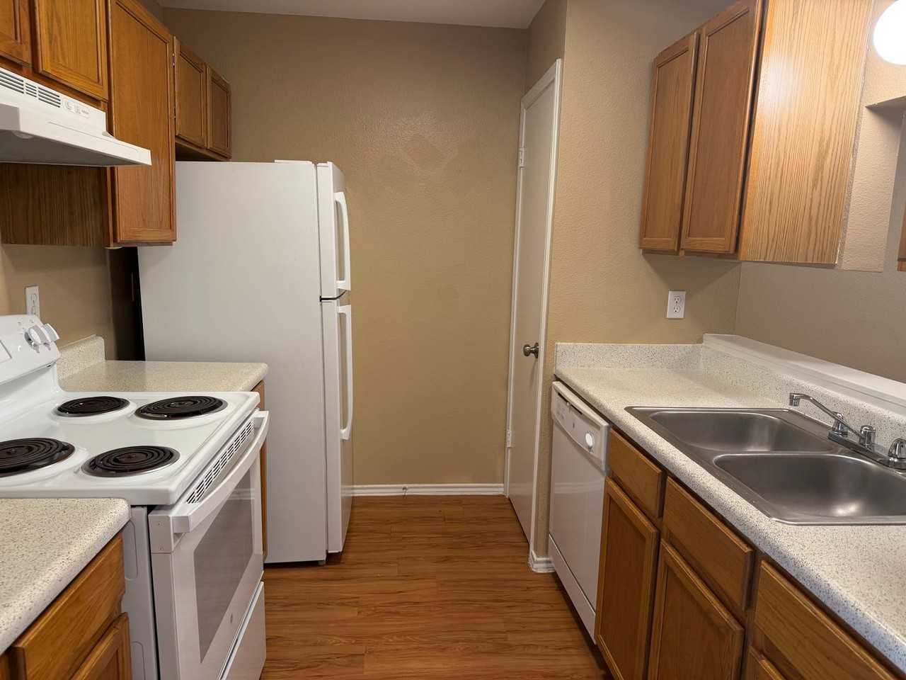 538 Dukeway #D - Photo 4 of 14