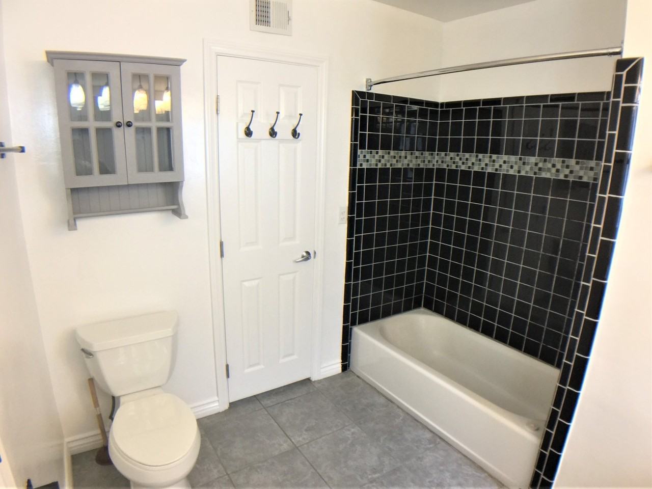 715 W Acacia Ave - Photo 6 of 23