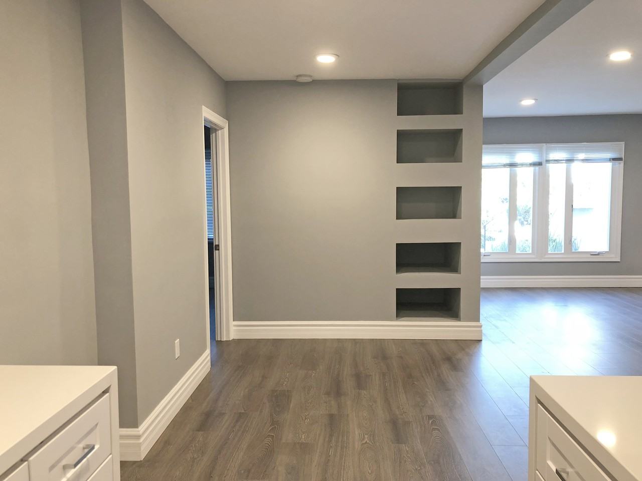 402 S Robertson - Photo 4 of 18