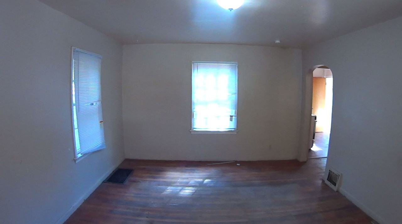 323 34th St - Photo 3 of 8