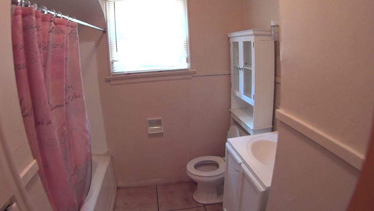 323 34th St - Photo 5 of 8