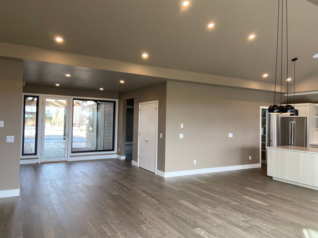 19131 Gateway Loop - Photo 7 of 12