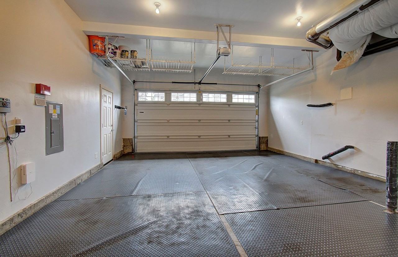 4014 Ne Tacoma Ct - Photo 5 of 47