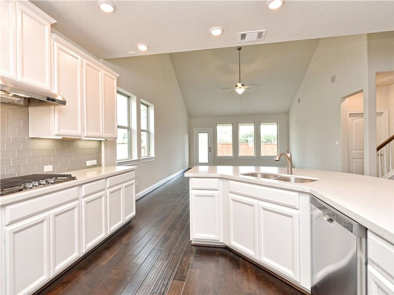 15716 Cinca Terra Dr - Photo 3 of 27