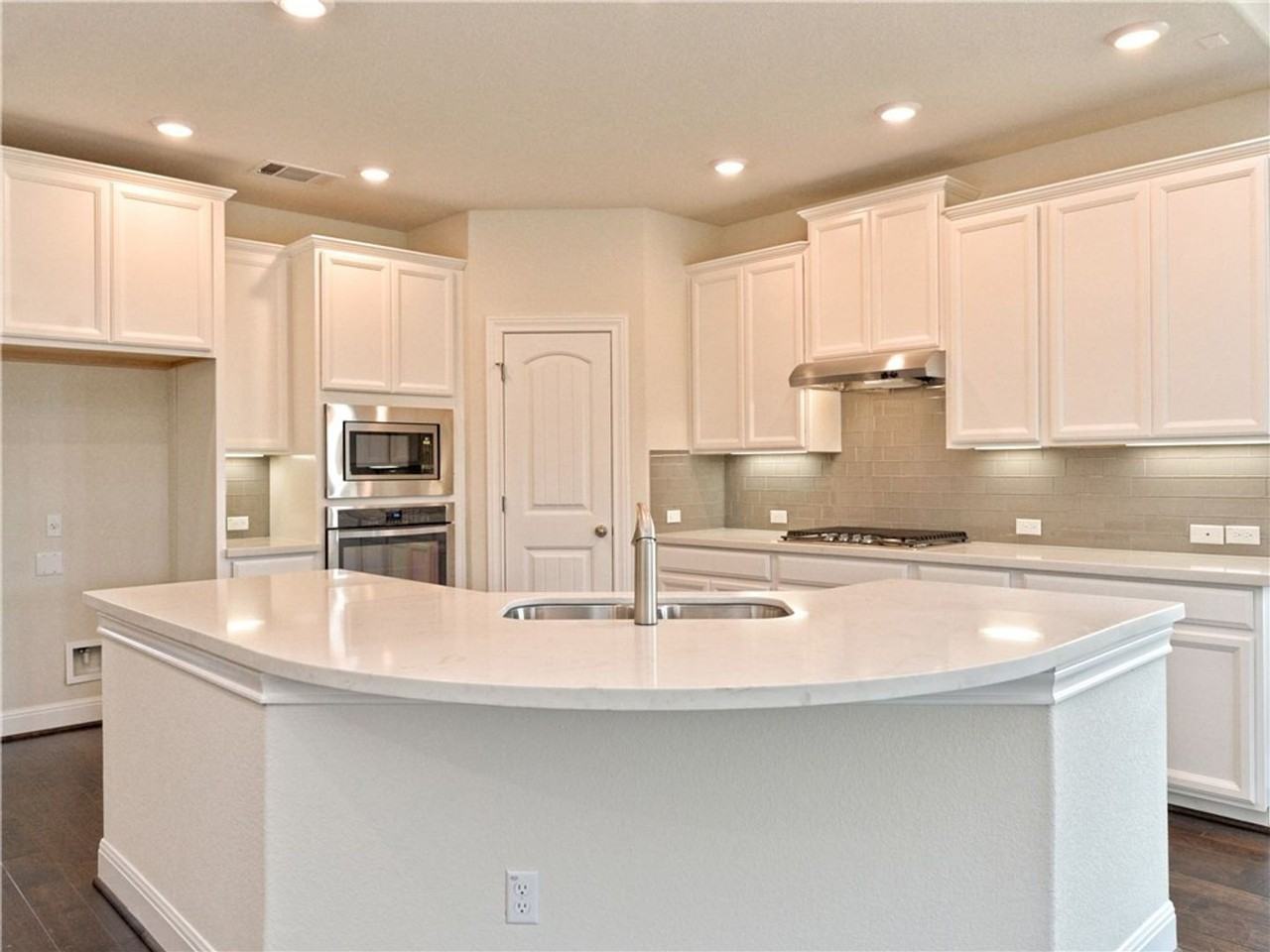 15716 Cinca Terra Dr - Photo 5 of 27