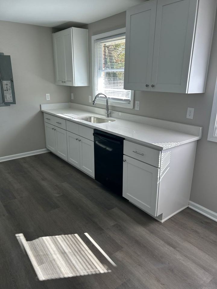 1907 Ne 26th St - Photo 4 of 11