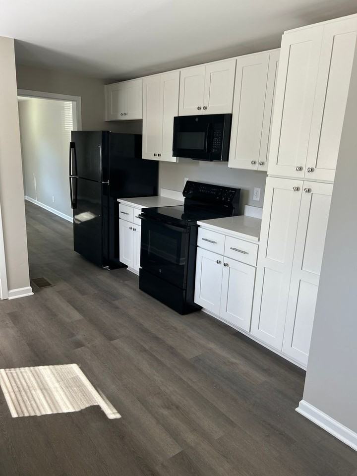 1907 Ne 26th St - Photo 5 of 11