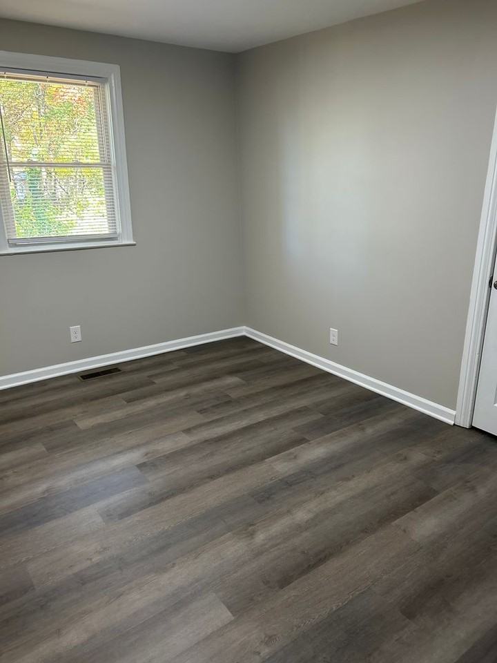 1907 Ne 26th St - Photo 7 of 11