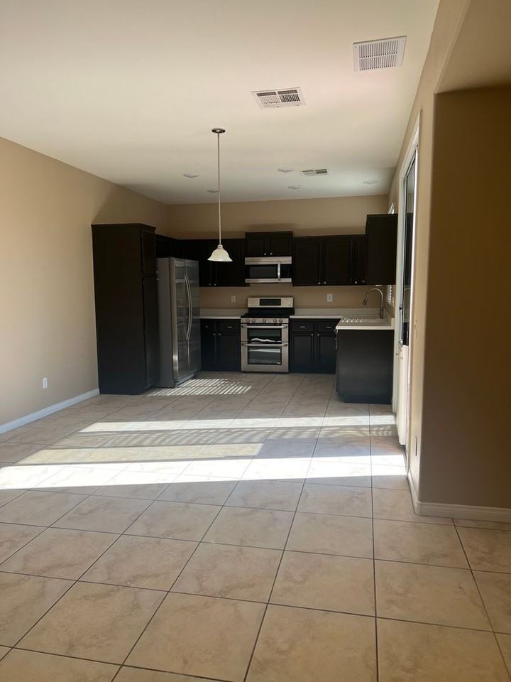 2640 Spruce Creek Drive - Photo 2 of 18