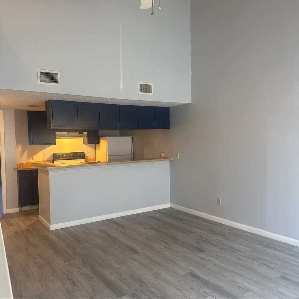 501 Kennon Ln #35 - Photo 3 of 7