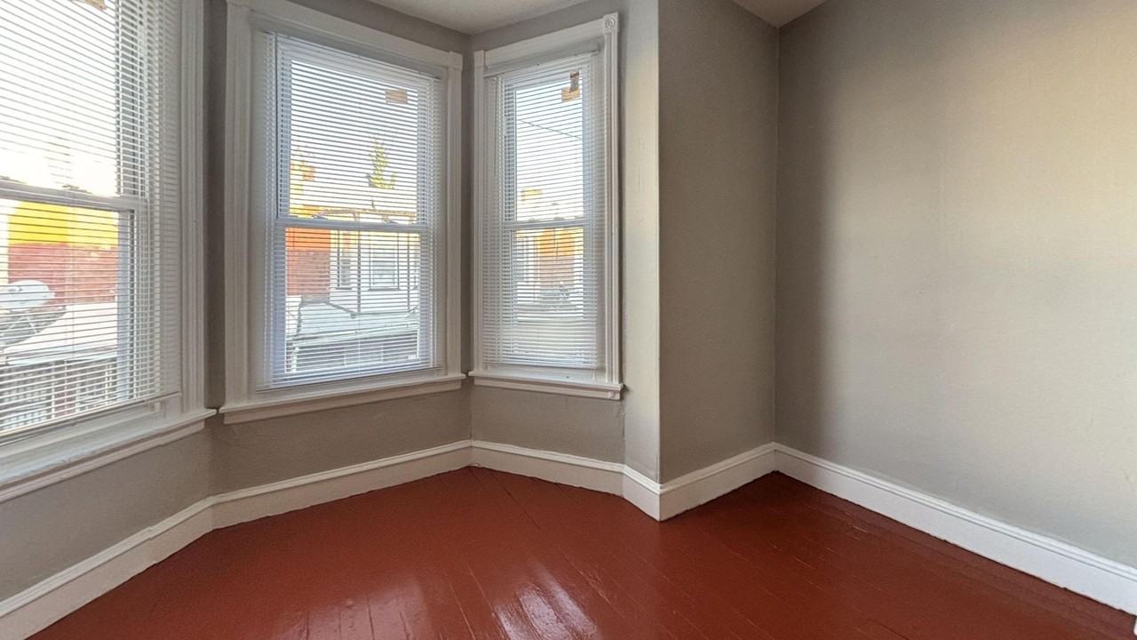 530 North Vogdes Street - Photo 4 of 12