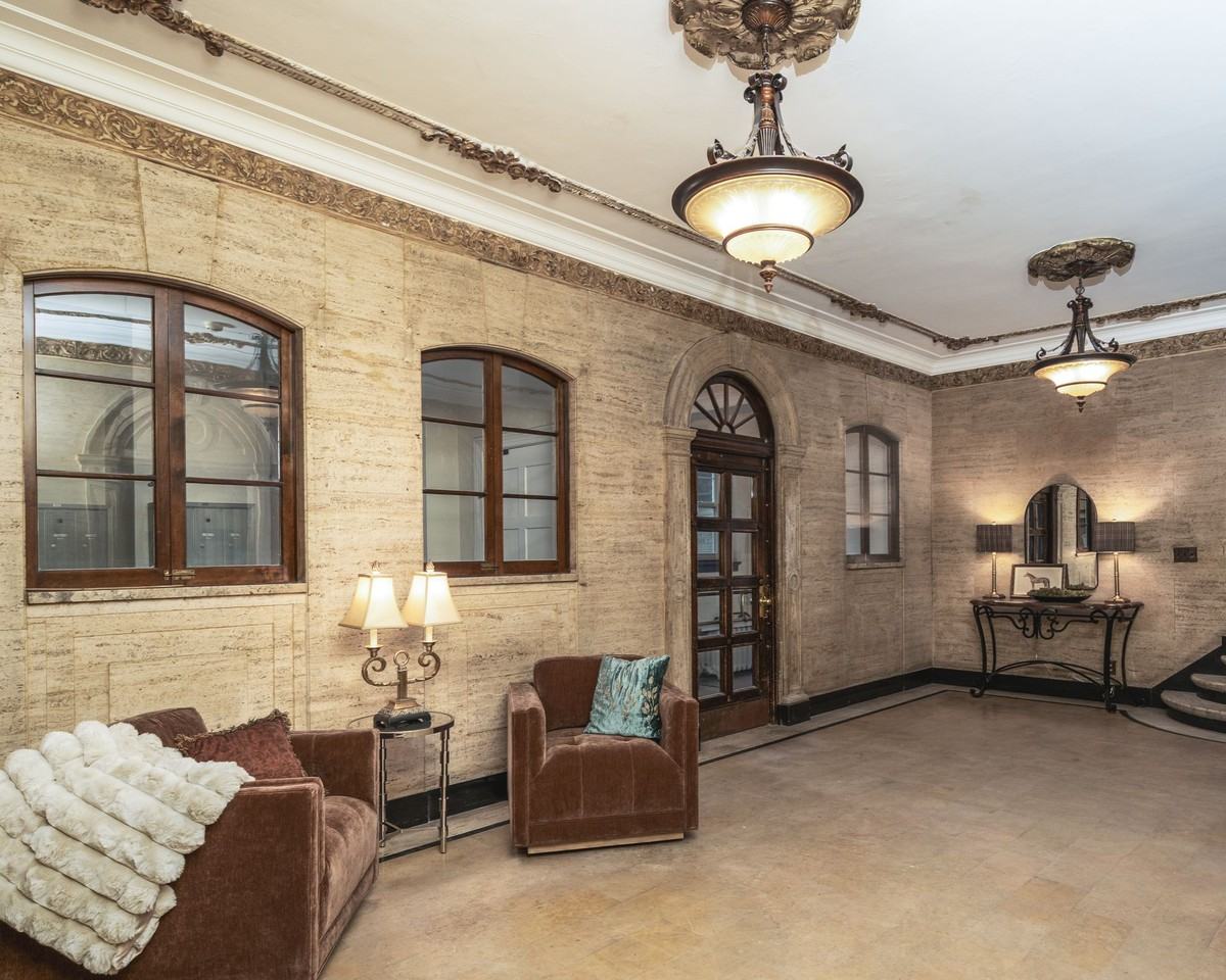 900 Summit Ave S - Photo 3 of 6