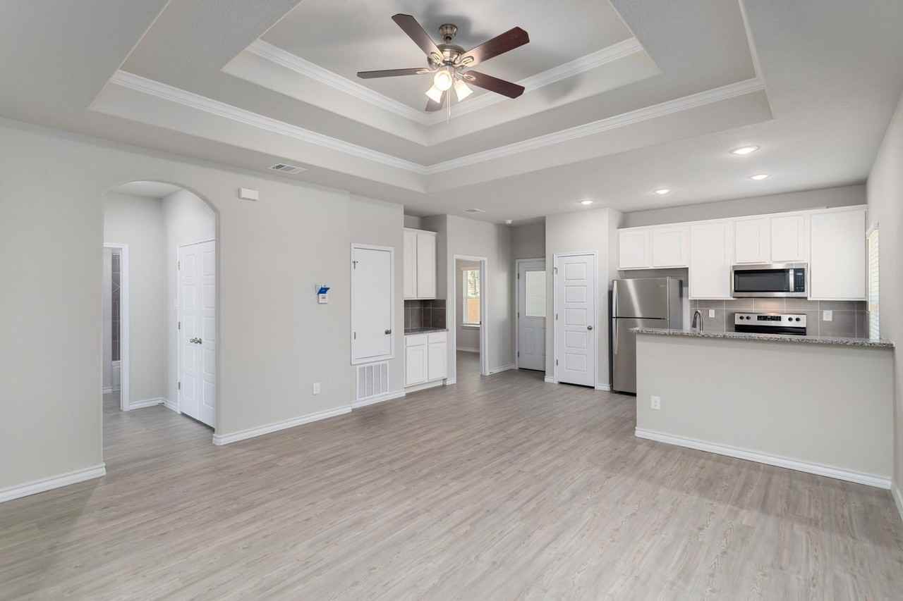 412 Hudson Street - Photo 2 of 13