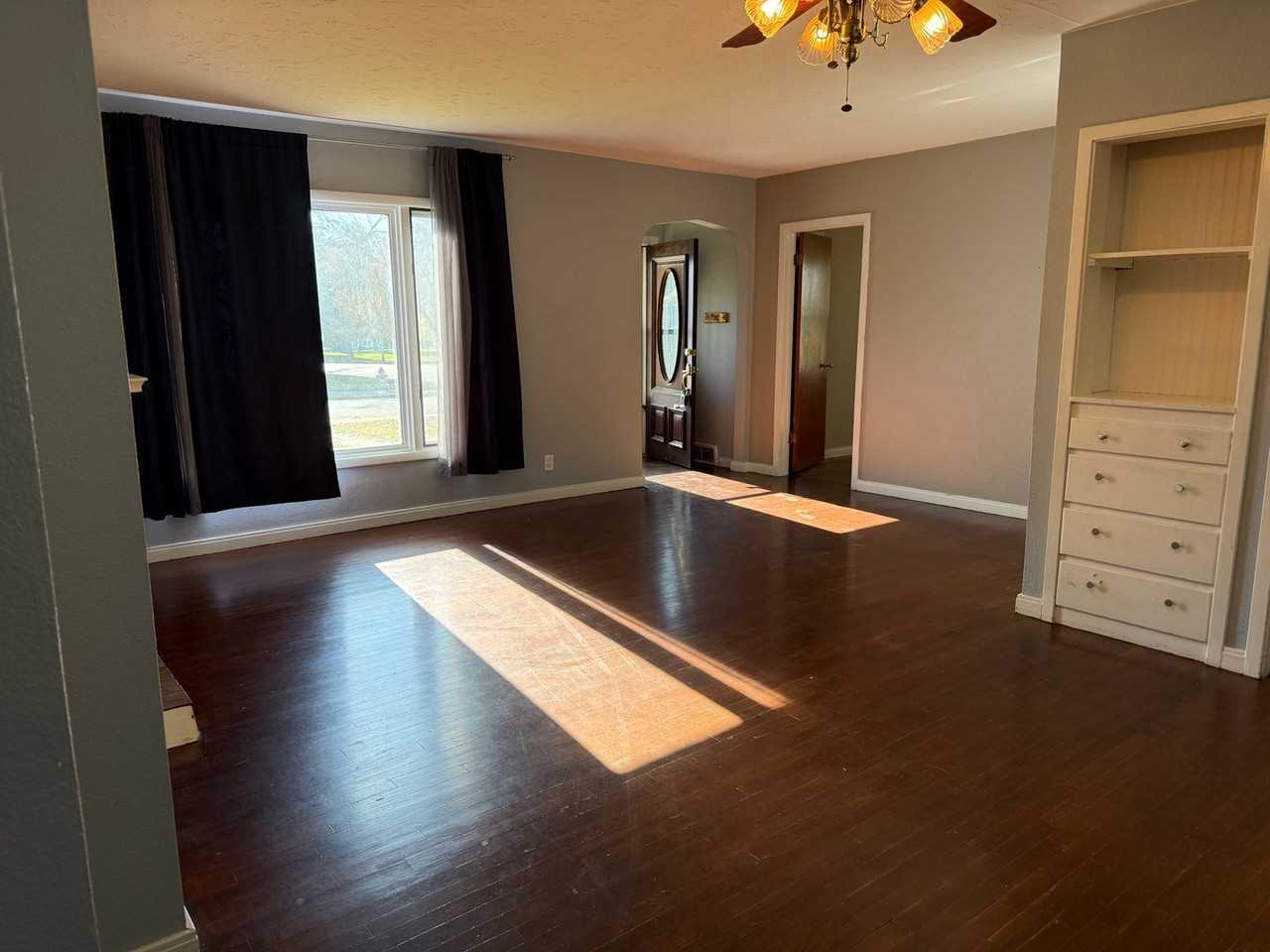 1247 Harvard Ave - Photo 2 of 11