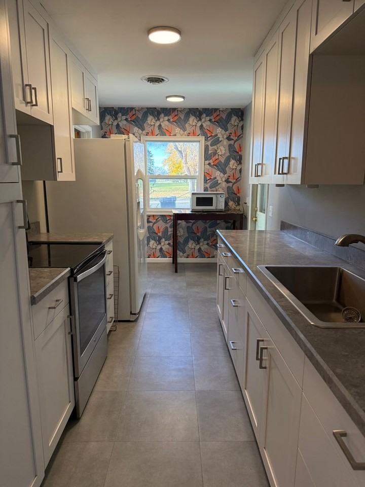 1247 Harvard Ave - Photo 5 of 11