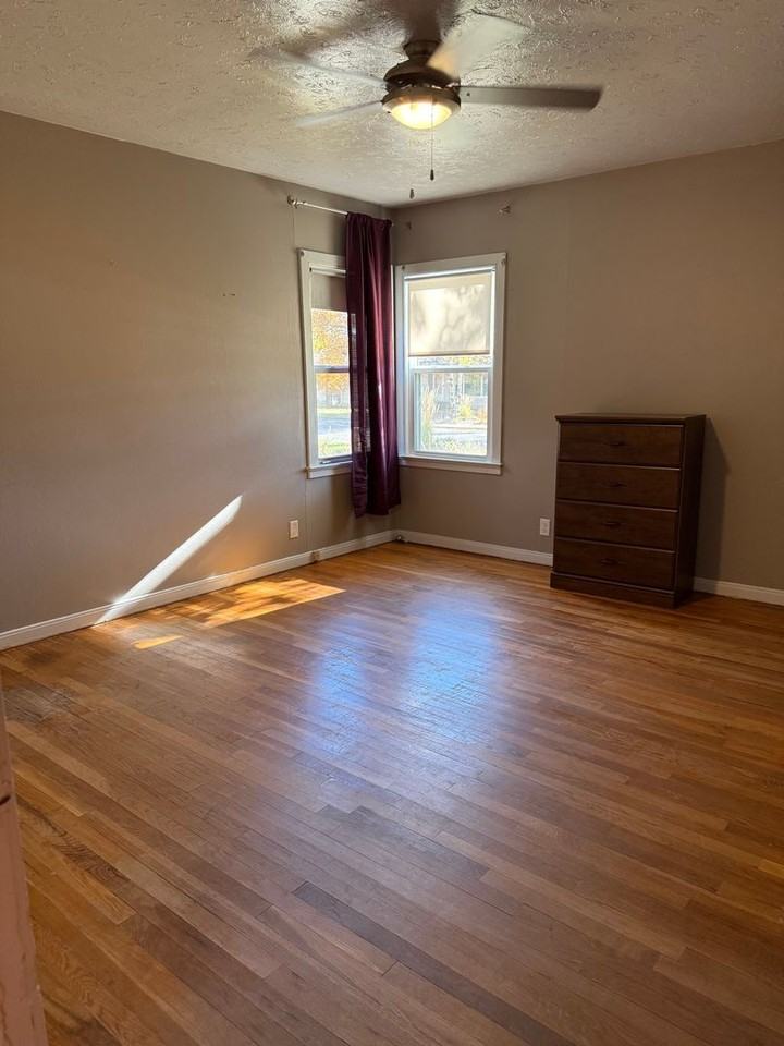 1247 Harvard Ave - Photo 7 of 11