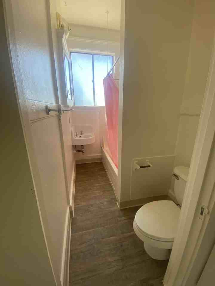 498 25th St #27 - Photo 4 of 11