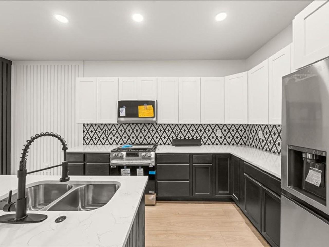 2833 Linden Ave - Photo 4 of 20