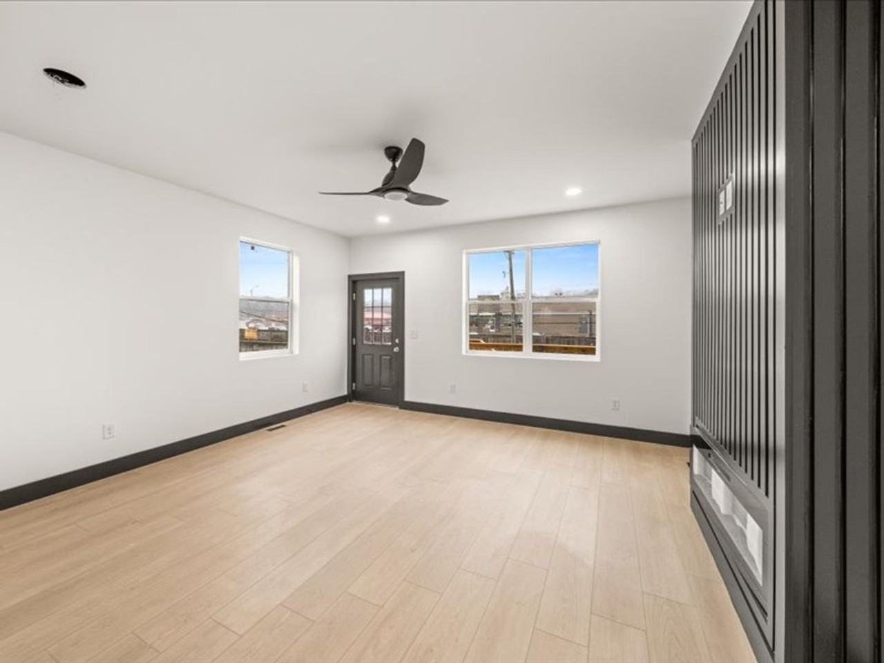 2833 Linden Ave - Photo 7 of 20