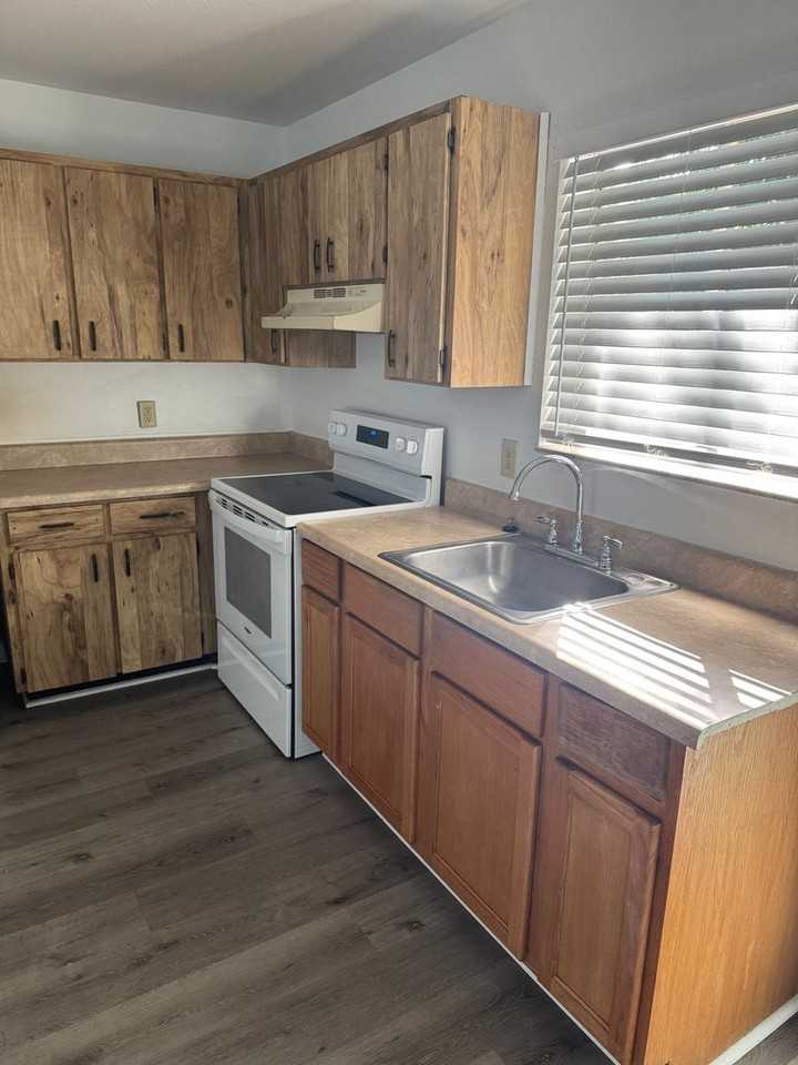 298 Capron Rd - Photo 5 of 19