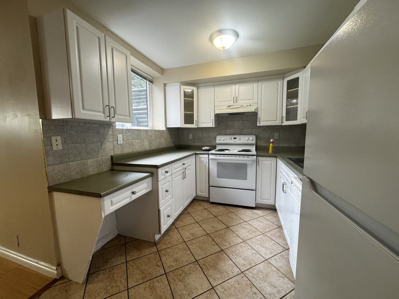 2152 Berkshire Crescent - Photo 4 of 17