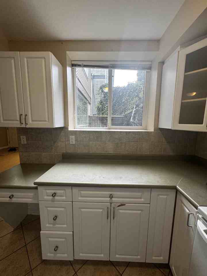 2152 Berkshire Crescent - Photo 6 of 17