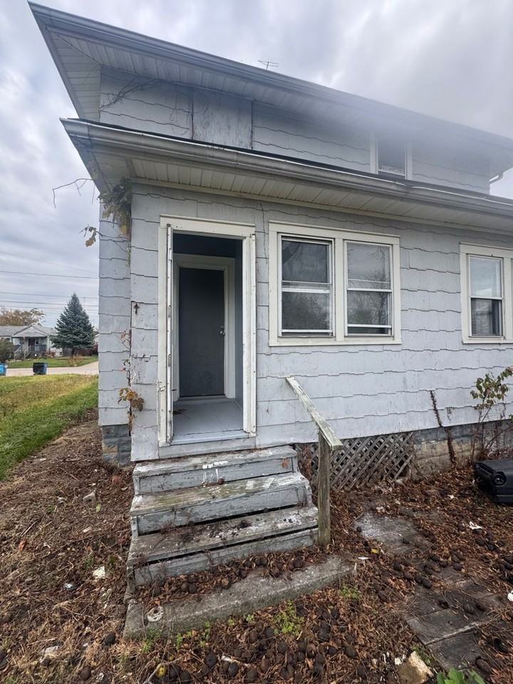 1334 Brownell Ave - Photo 4 of 35