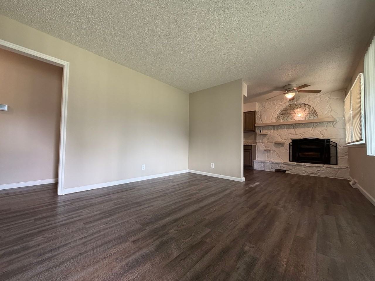 3255 South Mount Carmel Avenue - Photo 2 of 10