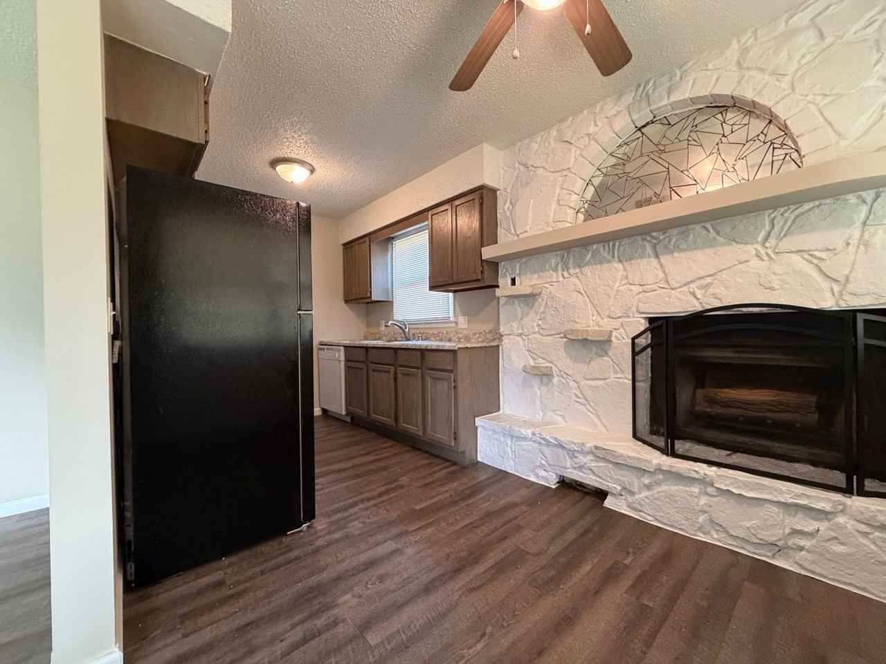 3255 South Mount Carmel Avenue - Photo 3 of 10