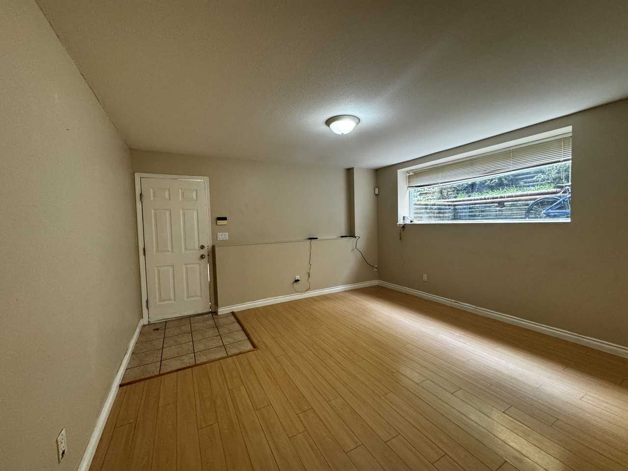 2152 Berkshire Crescent - Photo 3 of 17