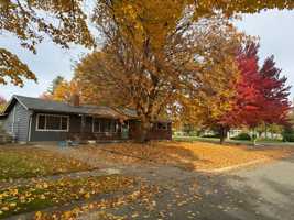 featured image of 913 E Seattle Ave