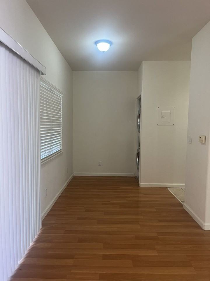 516 Adina Way - Photo 5 of 8