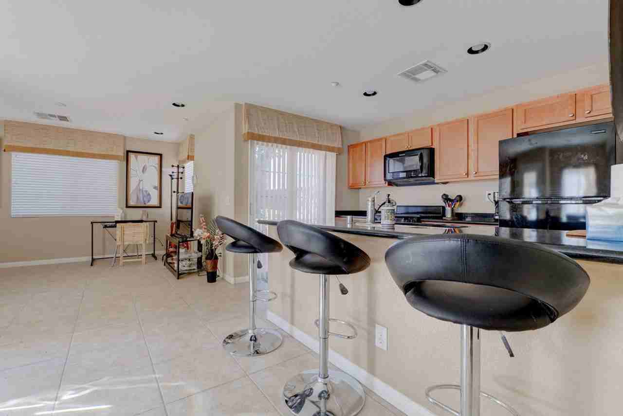 7765 Floral Fabrics Court - Photo 3 of 32