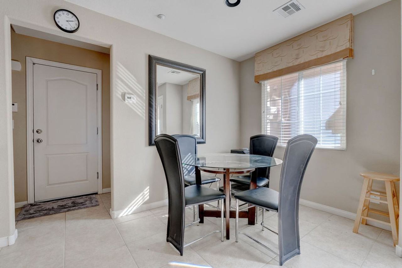 7765 Floral Fabrics Court - Photo 5 of 32