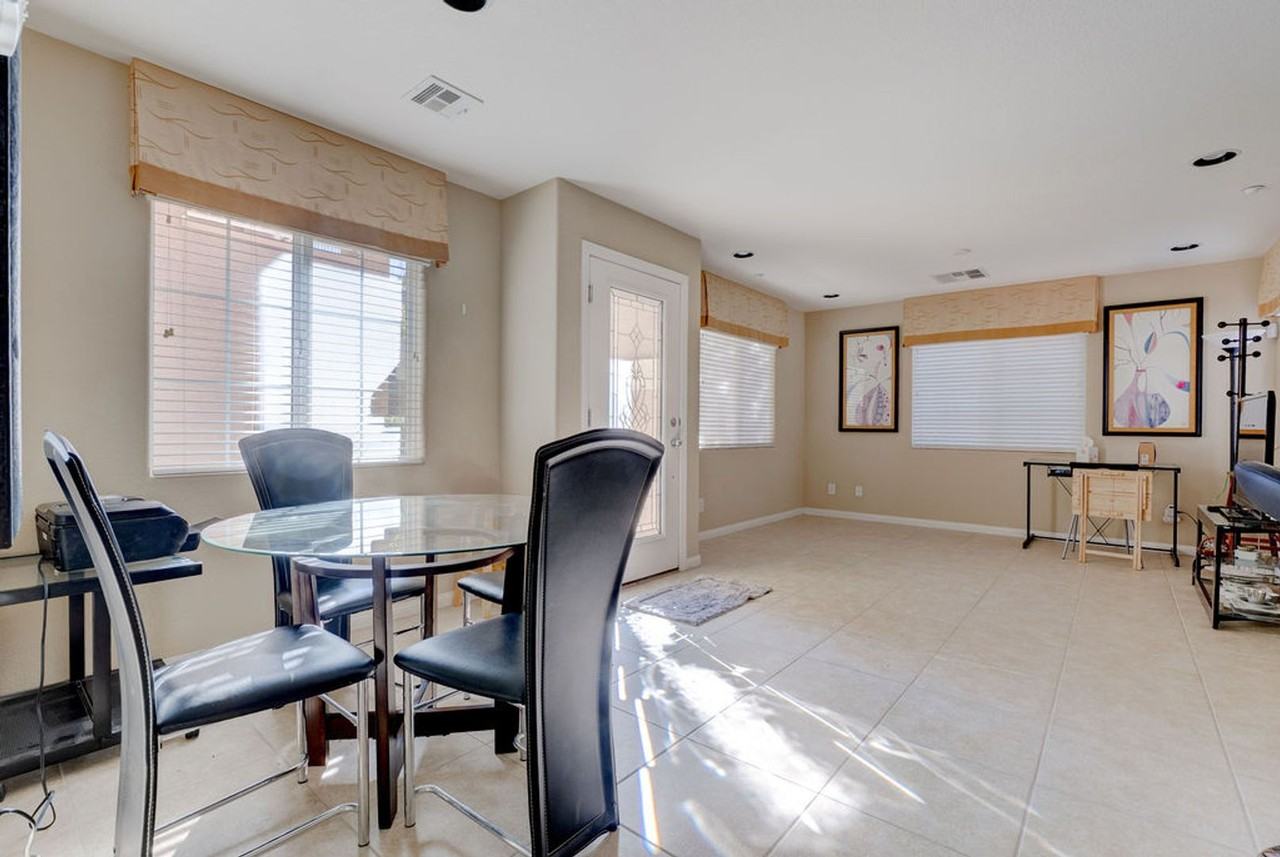 7765 Floral Fabrics Court - Photo 6 of 32