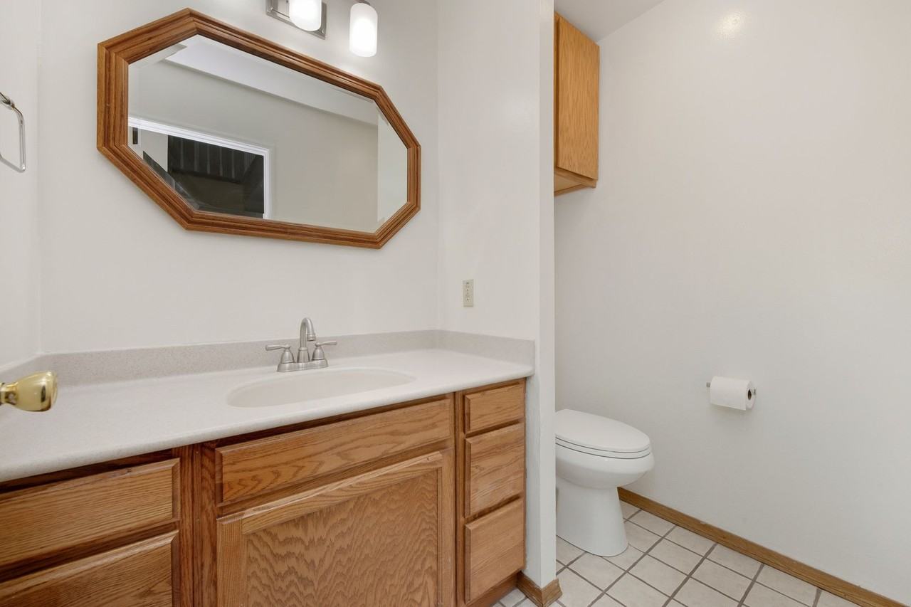 1498 Jamestown Dr - Photo 6 of 9