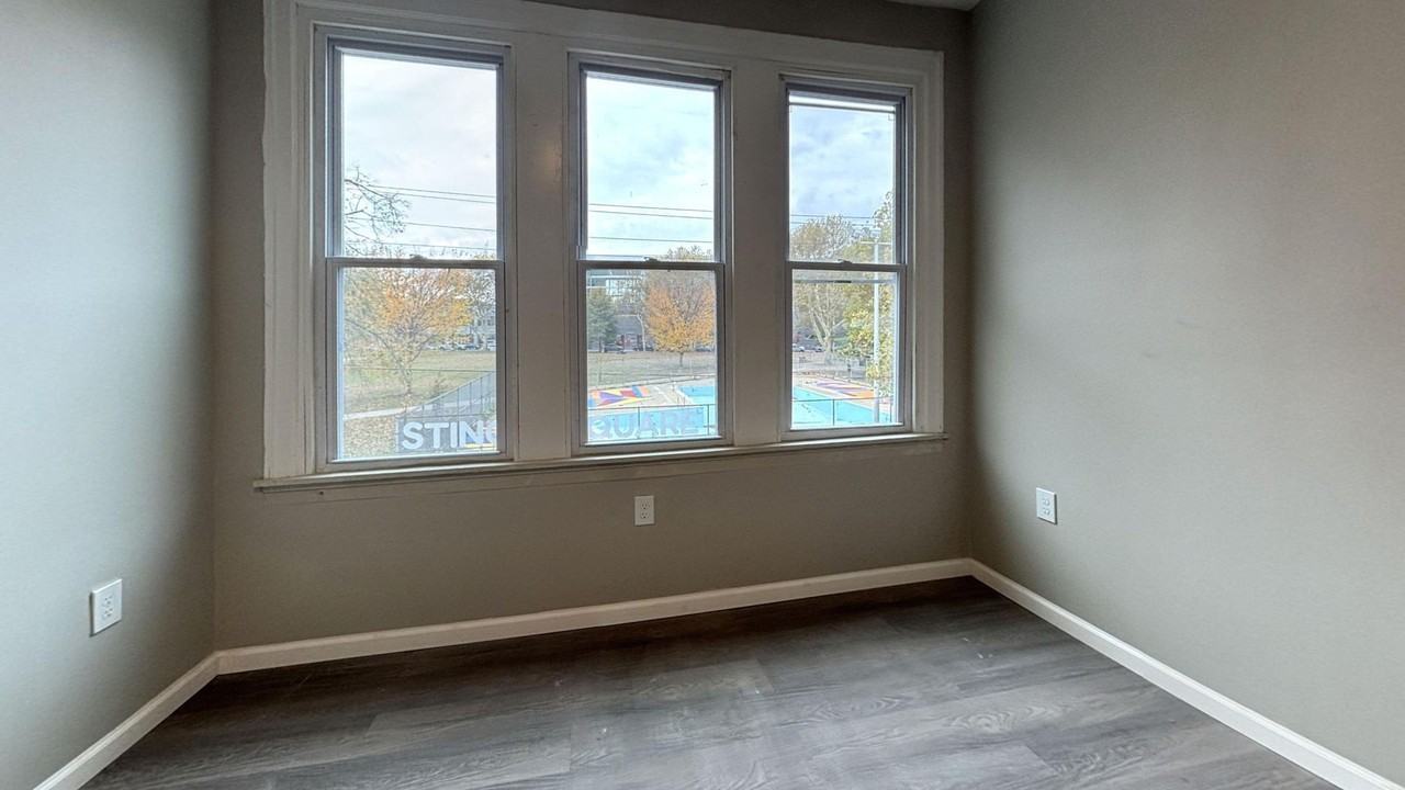 1433 S 32nd St - Photo 7 of 15