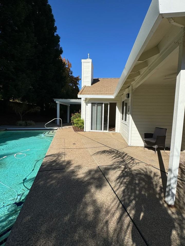 2515 Sullivan Dr - Photo 2 of 25
