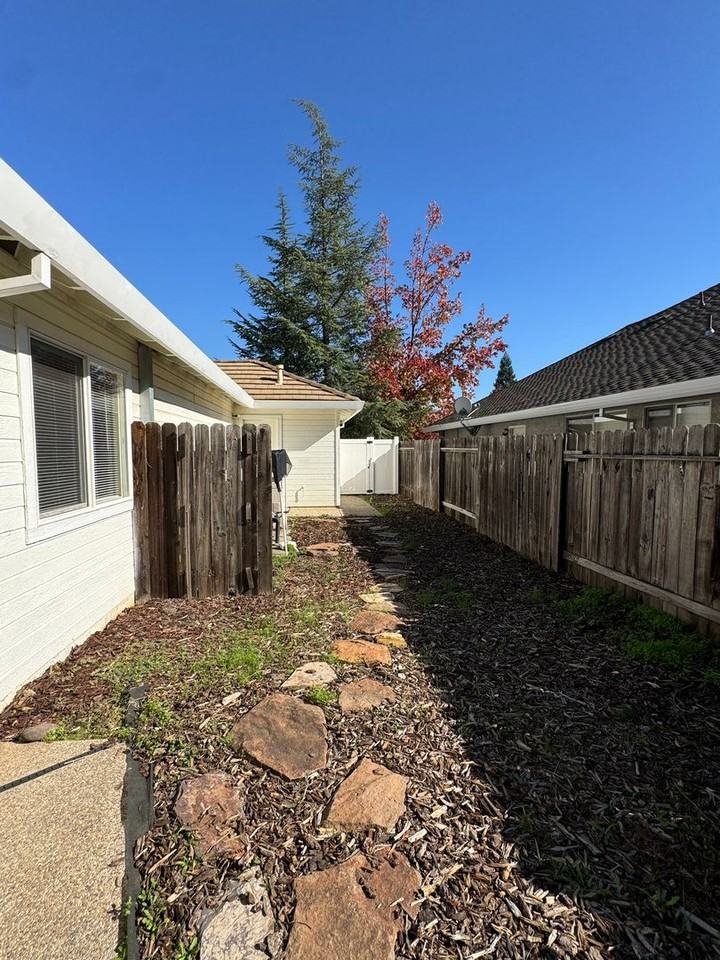 2515 Sullivan Dr - Photo 4 of 25