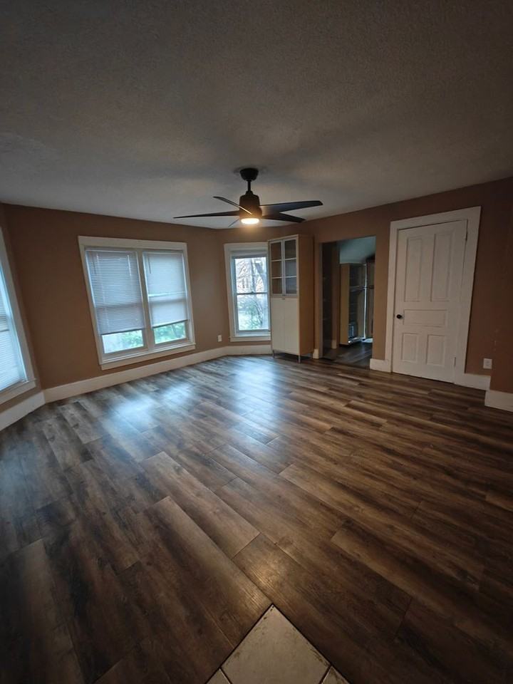 218 E Rose St - Photo 3 of 11