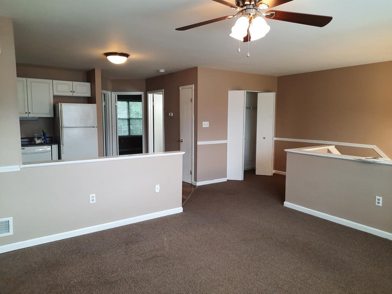 142 Pickwick Pl #1 - Photo 2 of 8