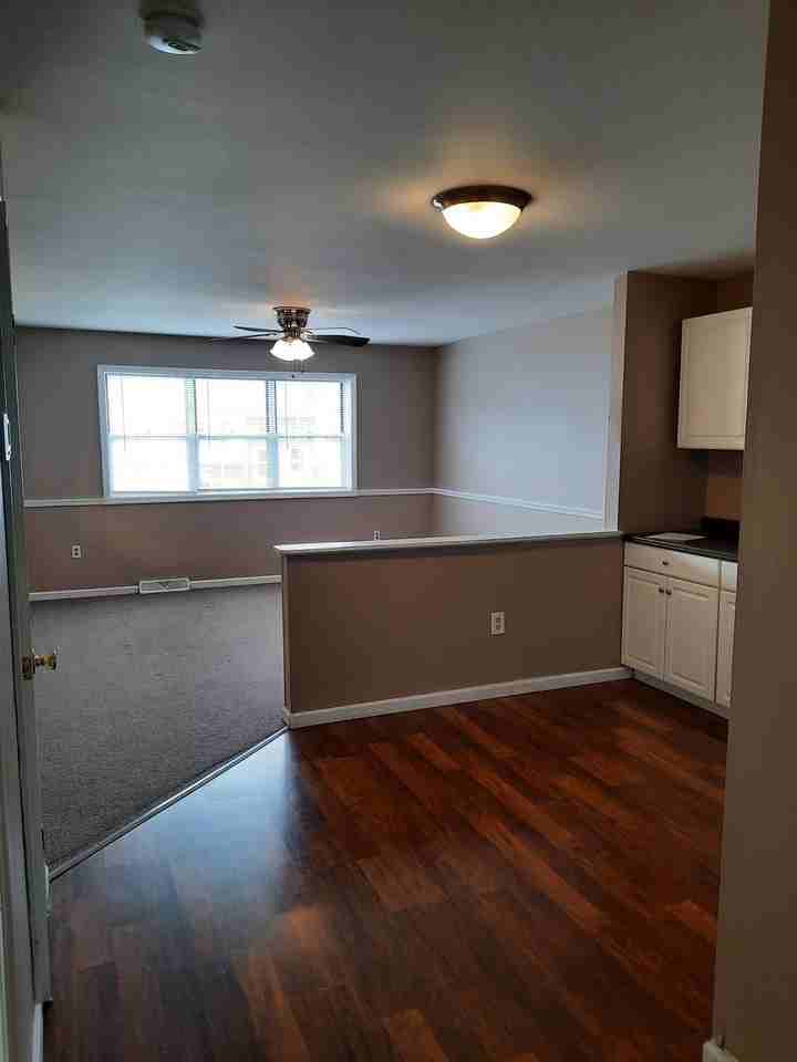 142 Pickwick Pl #1 - Photo 7 of 8