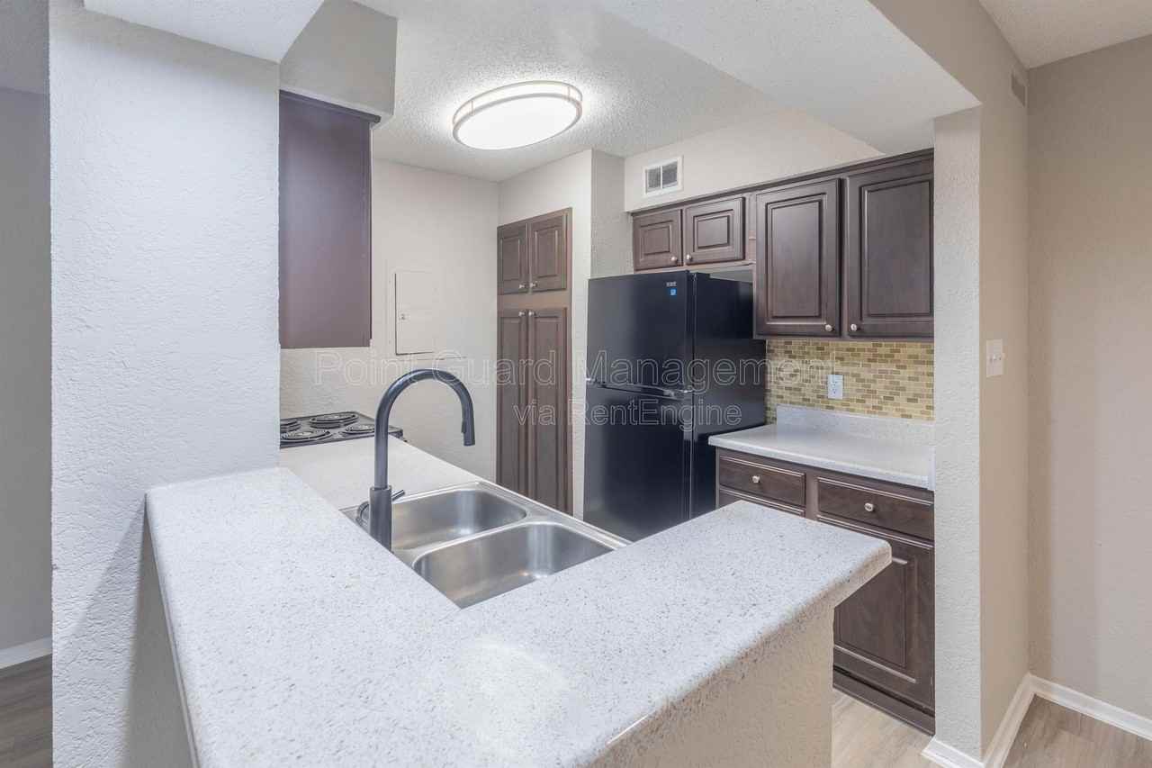 2274 Ridgmar Plz #84 - Photo 7 of 29