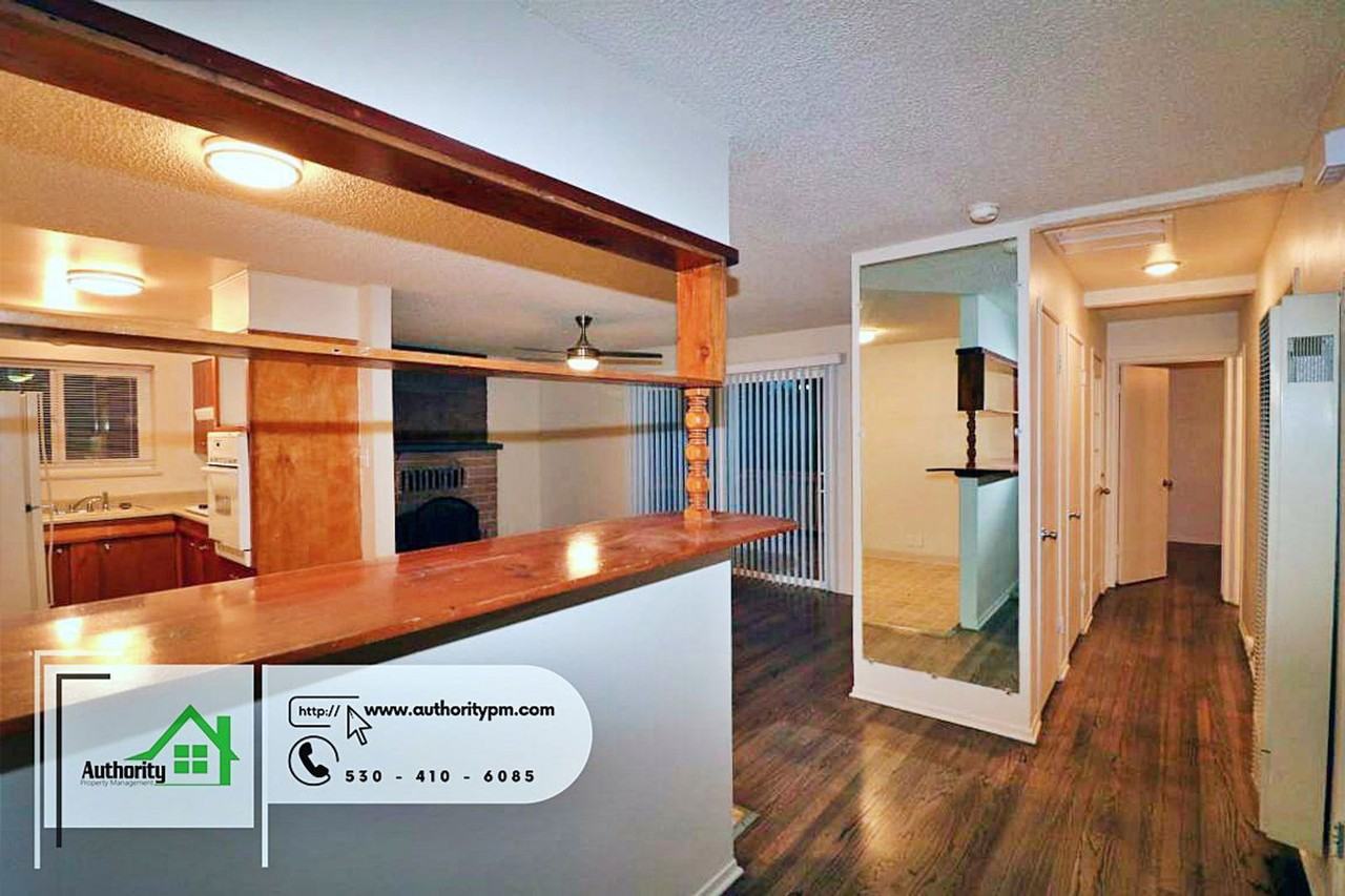 1635 Mesa St - Photo 3 of 19