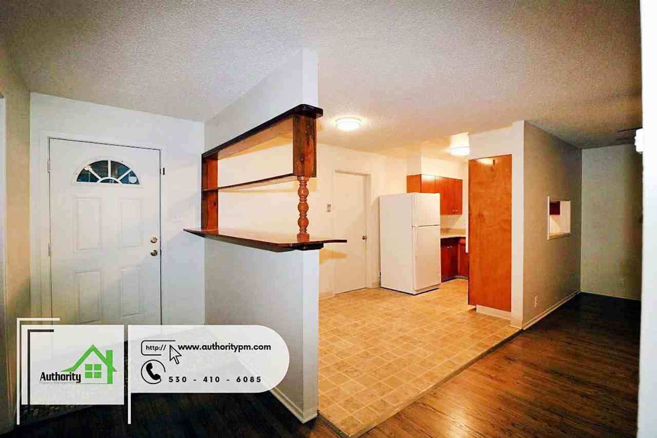 1635 Mesa St - Photo 4 of 19