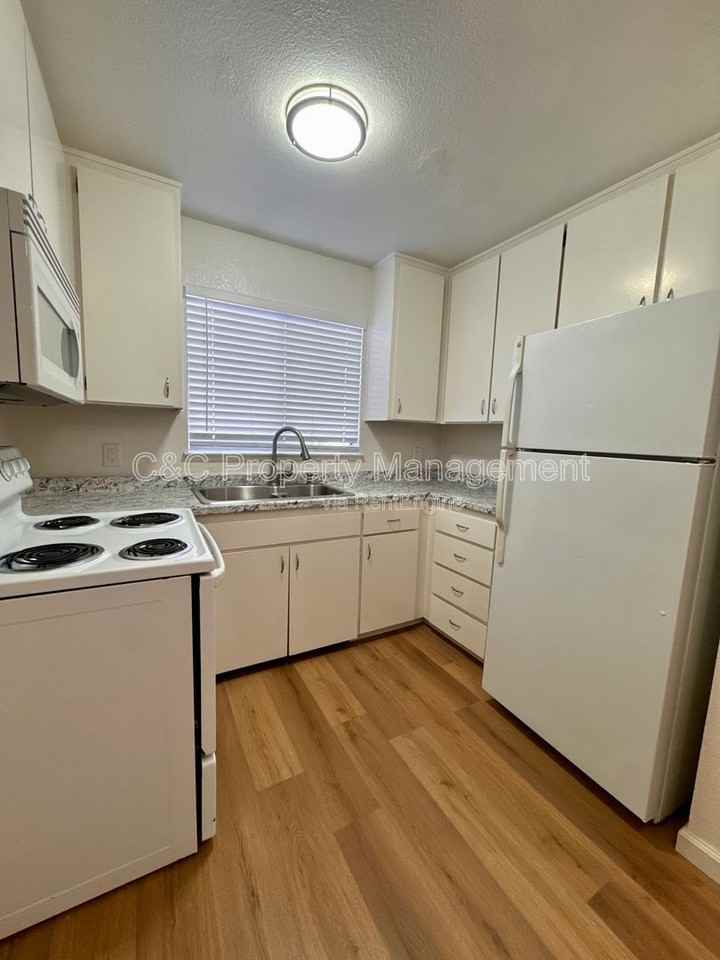 3270 Del Monte Blvd #35 - Photo 3 of 6