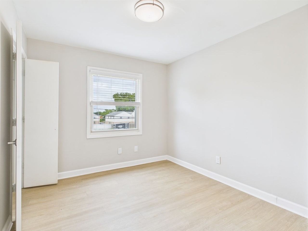 10 W 27th St - Photo 7 of 14